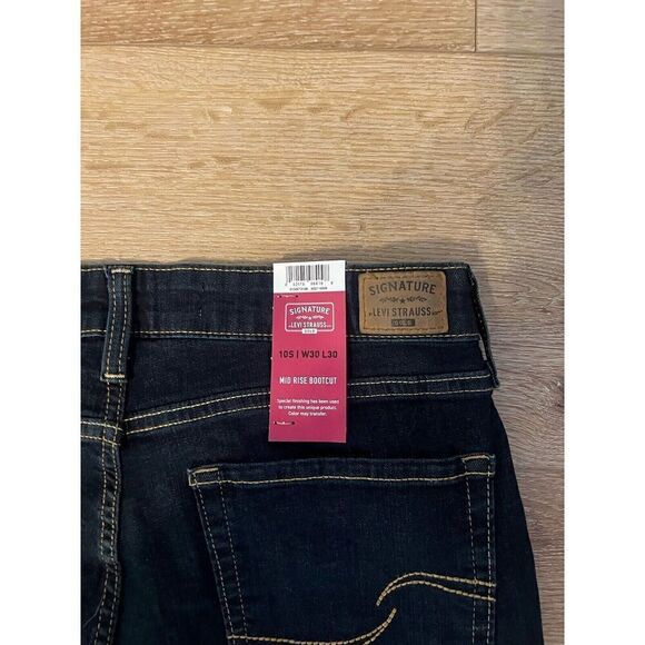 Levi Signature Womens Blue Denim Mid Rise Bootcut Jeans Size 30 x 30 - Picture 4 of 4